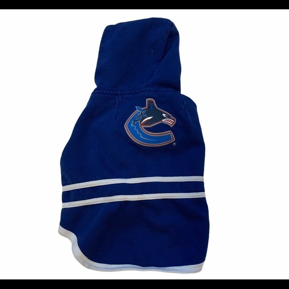 ๐
บDOG NHL Vancouver Canucks sweater size medium